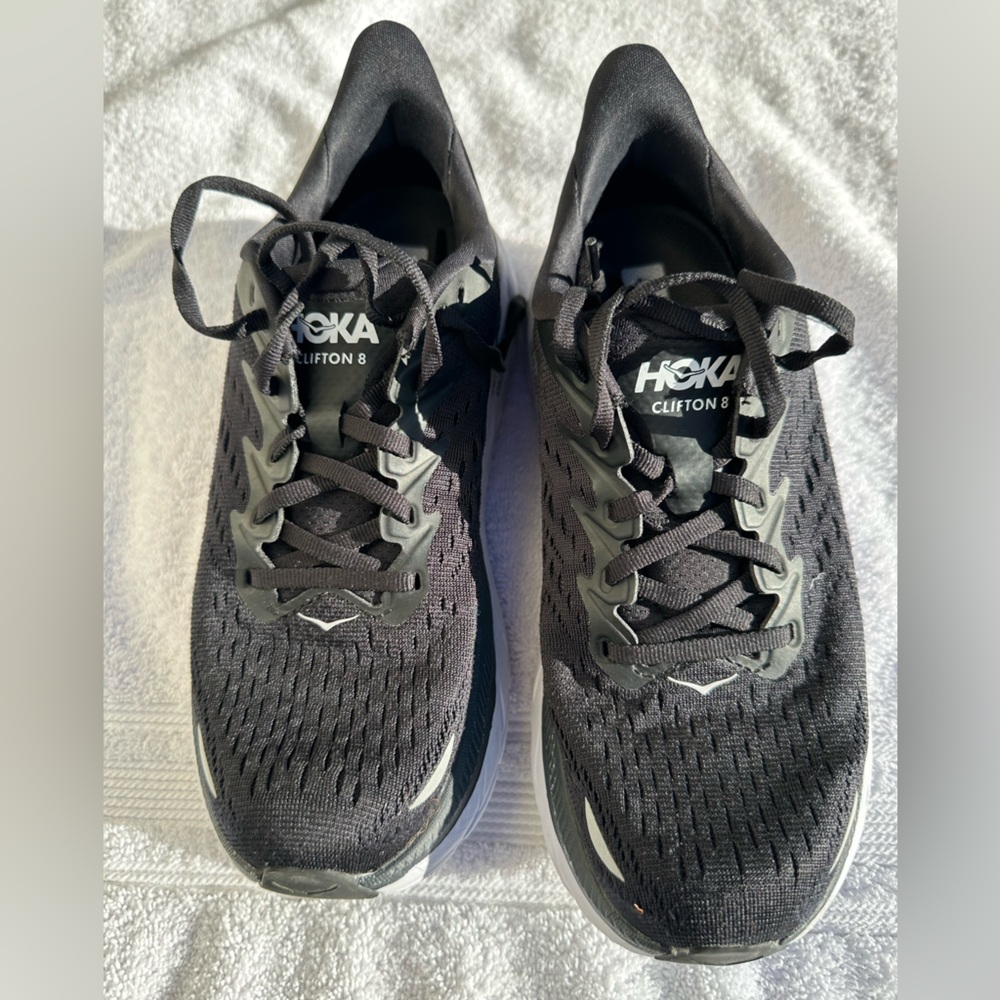 HOKA Women’s Clifton 8 Black Running Shoes in size 7